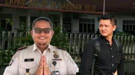 Ketua Harian KMMB Sumut, AM Mahendra (kemeja hitam), menilai pengungkapan tersebut menunjukkan perlunya evaluasi terhadap sistem pengawasan di dalam lapas. ©okedaily jatim