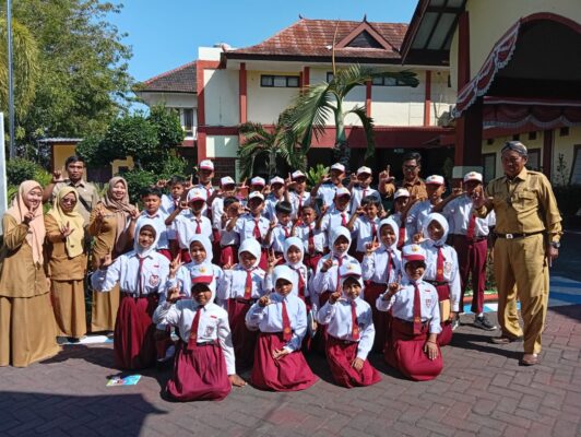 Siswa SDN Karangnangka I Belajar Literasi di DISPUSIP Sumenep, Perpustakaan Disebut Jadi Ruang Tumbuh Generasi Pembelajar