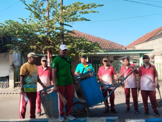 Kepala UPTD Pasar Diskop UKM dan Perindag Kabupaten Sumenep Subaidi SH Bersama Jajarannya Usai Menggelar Kurve, Jum'at (24/07/2026)