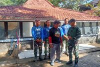 Karya Bhakti Yonif TP 931/KJ Perkuat Kemanunggalan TNI-Rakyat, Musholla dan Pasarean Bhindhere Sahot Dibersihkan
