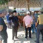 Kepala UPTD Pasar Diskop UKM dan Perindag Sumenep Subaidi SH Saat Meninjau Pasar Sapi di Kecamatan Lenteng, Minggu (26/07/2026)