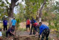 Yonif TP 931/KJ Gelar Karya Bhakti Pelebaran Jalan di Kalianget Barat