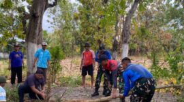 Yonif TP 931/KJ Gelar Karya Bhakti Pelebaran Jalan di Kalianget Barat