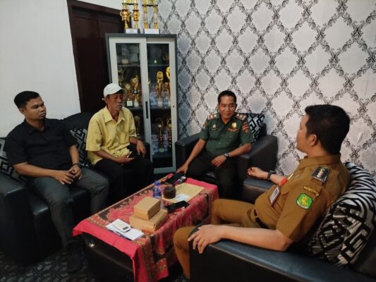 Ketua KORMI Kabupaten Sumenep Imam Syafii SH Saat Berkunjung Ke Camat Kalianget Haqiqi Maulana Firmansyah 