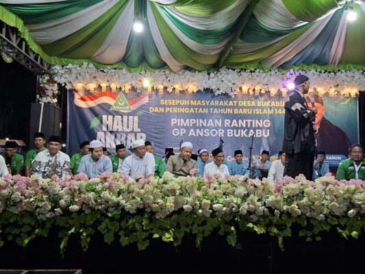Camat Ambunten Moh. Zaini, S.Sos., M.Si Haul Akbar yang diselenggarakan Pimpinan Ranting GP Ansor Desa Bukabu, Kecamatan Ambunten, Kabupaten Sumenep.