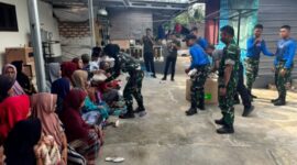 Yonif TP 931/KJ Perkuat Kemanunggalan TNI dengan Rakyat Melalui Bakti Sosial Kesehatan, Edukasi Medis, dan Pembagian Sembako di Parsanga