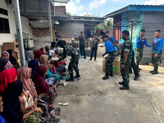 Yonif TP 931/KJ Perkuat Kemanunggalan TNI dengan Rakyat Melalui Bakti Sosial Kesehatan, Edukasi Medis, dan Pembagian Sembako di Parsanga
