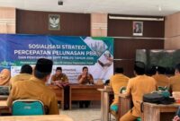 Camat Ambunten Moh. Zaini, S.Sos, M.Si dan Perwakilan Bapenda Sumenep Abdul Hamid S.Sos, M.Si di Kegiatan Sosialisasi Strategi Percepatan Pelunasan PBB dan Penyampaian SPPT PBB-P2 Tahun 2026, Selasa (28/07/2026)