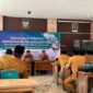 Camat Ambunten Moh. Zaini, S.Sos, M.Si dan Perwakilan Bapenda Sumenep Abdul Hamid S.Sos, M.Si di Kegiatan Sosialisasi Strategi Percepatan Pelunasan PBB dan Penyampaian SPPT PBB-P2 Tahun 2026, Selasa (28/07/2026)