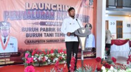Bupati Di Sela-sela Peluncuran Penyaluran BLT - DBHCHT di PR Bumitama Kecamatan Lenteng, Rabu (29/07/2026)