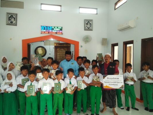 Wakaf Al-Qur'an Tembus Kepulauan, Rumah Syamil Qur'an Madukismo Salurkan Mushaf ke Yayasan Al Hikmah Talango