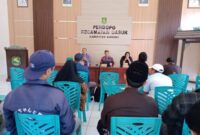 Kabid PMD DPMD Sumenep Raden Muchlis Santoso dan Kasi Pemerintahan Kecamatan Dasuk Mashudi, di Kegiatan Kerja Pemerintah Desa (RKPDesa) Tahun 2027. Kegiatan yang digelar di Pendopo Kecamatan Dasuk, Kamis (30/7/2026)