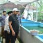 Bupati Sumenep Dr H Achmad Fauzi Wongsojudo SH MH Saat Meninjau Budidaya Ikan Lele di Desa Bataal Timur Kecamatan Ganding, Kamis (30/07/2026)