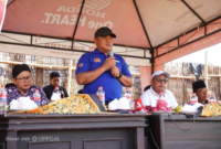 Dandim Sumenep Letkol Inf Citra Persada Saat Memberikan Pembukaan Turnamen Bola Kasti di Desa Duko Kecamatan Rubaru, Kamis (16/07/2026)