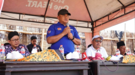 Dandim Sumenep Letkol Inf Citra Persada Saat Memberikan Pembukaan Turnamen Bola Kasti di Desa Duko Kecamatan Rubaru, Kamis (16/07/2026)