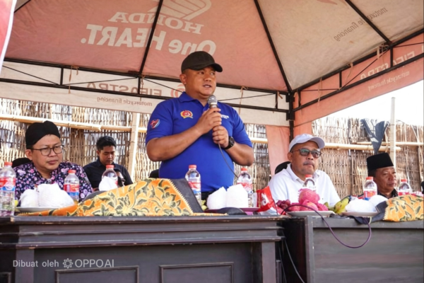 Dandim Sumenep Letkol Inf Citra Persada Saat Memberikan Pembukaan Turnamen Bola Kasti di Desa Duko Kecamatan Rubaru, Kamis (16/07/2026)