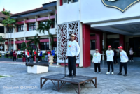 Bupati Sumenep Dr H Achmad Fauzi Wongsojudo SH MH Acara Budayakan QRIS di Hadapan Peserta Senam Bersama ASN, Jum'at (17/07/2026)