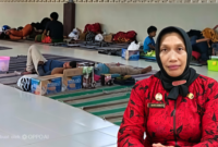 Direktur RSUDMA Sumenep dr Hj Erliyati M.Kes Dengan Latar Belakang Ruang Tunggu Pasien 