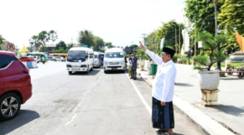 Wabup KH Imam Hasyim Lepas Ratusan Jamaah Ittisolana ke Haul Masyayikh Situbondo
