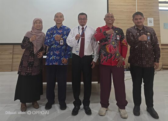 Kabid GTK Akhmad Fairusi (Tengah), Kadisdik Sumenep H Moh Iksan Dan Dr. Ir. Aswin Eka Adhi, M.Si