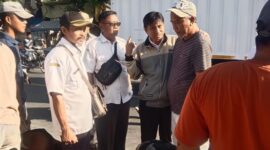Kepala UPTD Pasar Diskop UKM dan Perindag Kabupaten Sumenep Subaidi SH Saat Meninjau Pasar Pragaan 