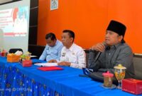 Komisi III DPRD Kabupaten Sumenep, Ahmad Yasidi dan Kepala DLH Sumenep Anwar Sahroni Yusuf,