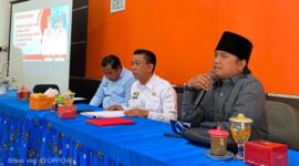 Komisi III DPRD Kabupaten Sumenep, Ahmad Yasidi dan Kepala DLH Sumenep Anwar Sahroni Yusuf,