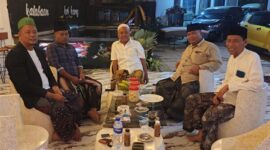 Ketua PCNU Kabupaten Sumenep KH. Widadi Rahim Bersama Pengusaha Tembakau H. Mukmin