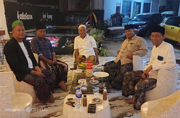 Ketua PCNU Kabupaten Sumenep KH. Widadi Rahim Bersama Pengusaha Tembakau H. Mukmin