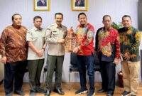 Bupati Fauzi Didampingi Kepala DKPP Sumenep Chainur Rasyid dan Kabag Humas dan Protokol Moh. Helmi Saat Foto Bersama di Kementan RI