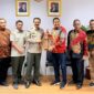 Bupati Fauzi Didampingi Kepala DKPP Sumenep Chainur Rasyid dan Kabag Humas dan Protokol Moh. Helmi Saat Foto Bersama di Kementan RI