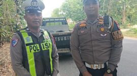 Kanit Tujarwali Satlantas Polres Sumenep IPDA Dypta SH Bersama Personil Anggota Satlantas Polres Sumenep Disela-sela Kegiatan Opgab 