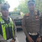 Kanit Tujarwali Satlantas Polres Sumenep IPDA Dypta SH Bersama Personil Anggota Satlantas Polres Sumenep Disela-sela Kegiatan Opgab 