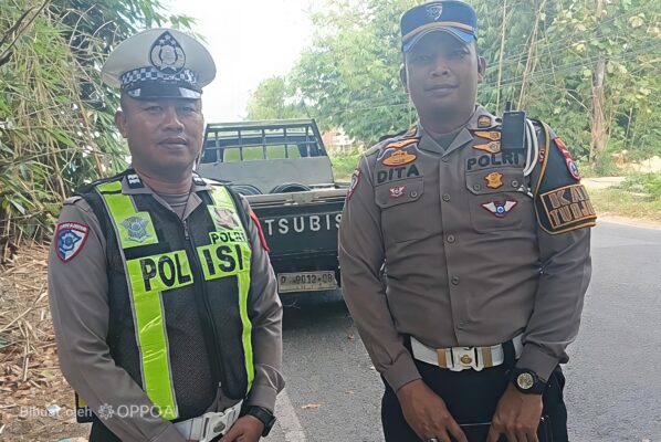 Kanit Tujarwali Satlantas Polres Sumenep IPDA Dypta SH Bersama Personil Anggota Satlantas Polres Sumenep Disela-sela Kegiatan Opgab 