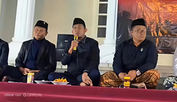 Ketua DPC PDI-P Kabupaten Sumenep Dr. H. Achmad Fauzi Wongsojudo SH MH di Acara Peringatan Kuda Tuli di Kantor PDI-P Sumenep 