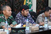 Bupati Sumenep Dr H Achmad Fauzi Wongsojudo SH MH di Acara Titik Impas Harga Tembakau (TIHT) 2026 di Ruang Adirasa Pemkab Sumenep, Kamis (30/07/2026)