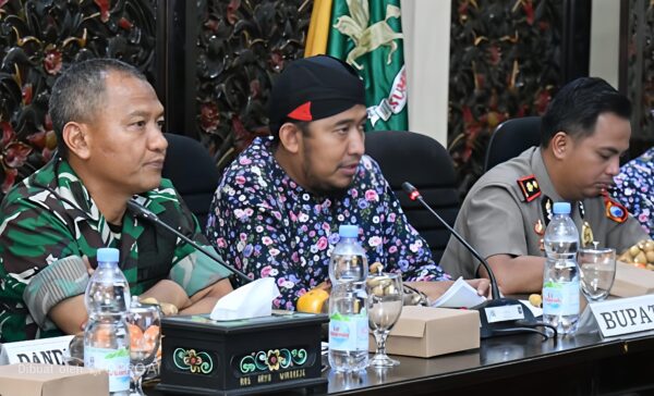 Bupati Sumenep Dr H Achmad Fauzi Wongsojudo SH MH di Acara Titik Impas Harga Tembakau (TIHT) 2026 di Ruang Adirasa Pemkab Sumenep, Kamis  (30/07/2026)