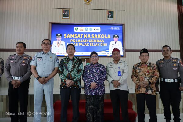 Wabup Sumenep KH Imam Hasyim SH MH di 
program Samsat Ka Sakola yang digelar di Aula Graha Wiyata MAN Sumenep, Kamis (30/7).