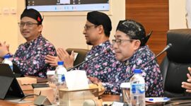Wabup Sumenep KH Imam Hasyim SH MH, Sekdakab Agus Dwi Saputra, S.Sos, M.Si dan Kepala Bappeda Sumenep Dr. Ir. Arif Firmanto, S.TP., M.Si., IPU., ASEAN Eng., di Acara Evaluasi SAKIP 2026