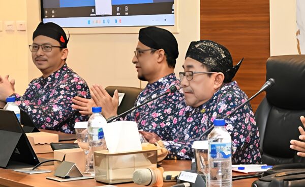 Wabup Sumenep KH Imam Hasyim SH MH, Sekdakab Agus Dwi Saputra, S.Sos, M.Si dan Kepala Bappeda Sumenep Dr. Ir. Arif Firmanto, S.TP., M.Si., IPU., ASEAN Eng., di Acara Evaluasi SAKIP 2026
