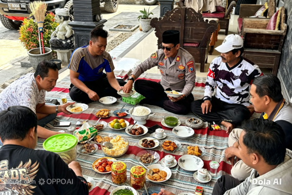 Lawyer Bambang Hudhowi Saat Menerima Silaturahmi Kapolsek Bluto AKP Agus Sugiharto beserta jajaran dirumah Kediamannya, Jum'at (07/08/2026)