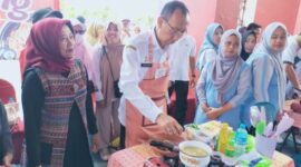 Kepala Bapenda Sumenep Ferdiansyah Tetrajaya SH Saat Lomba Masak Mie Goreng Antar Pimpinan OPD di HUT RI ke-81 Pemkab Sumenep, Rabu (05/08/2026)