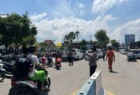 Polwan Polresta Sumenep Kawal Sholat Jumat, Kapolresta: Polisi Harus Hadir Beri Rasa Aman