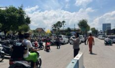 Kapolresta Sumenep Kerahkan Polwan Amankan Sholat Jumat dan Atur Arus Lalu Lintas