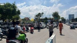 Polwan Polresta Sumenep Kawal Sholat Jumat, Kapolresta: Polisi Harus Hadir Beri Rasa Aman