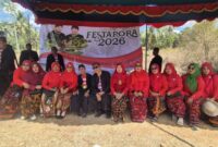 Foto Bersama Camat Dan Sekcam Dasuk Bersama Jajaran di Acara Kirab Budaya Pesisir Utara di Pantai Slopeng, Sabtu (22/08/2026)