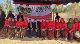 Foto Bersama Camat Dan Sekcam Dasuk Bersama Jajaran di Acara Kirab Budaya Pesisir Utara di Pantai Slopeng, Sabtu (22/08/2026)