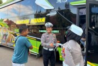 Cegah Kecelakaan, Satlantas Polresta Sumenep Rutin Periksa Kelayakan Bus Wisata 