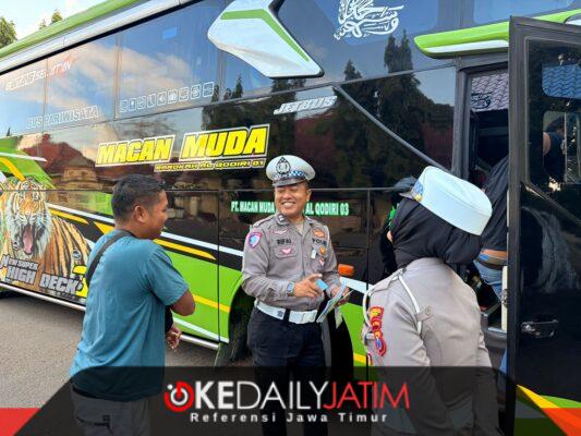 Cegah Kecelakaan, Satlantas Polresta Sumenep Rutin Periksa Kelayakan Bus Wisata 