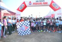 Bupati Sumenep Dr H Achmad Fauzi Wongsojudo SH MH Saat Melepas Go Sumenep Purnama Fun Run 2026 di Gor A Yani, Minggu (30/08/2026)